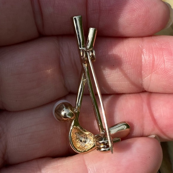 Elegant Gold and Pearl Brooch golfer - Picture 6 of 14